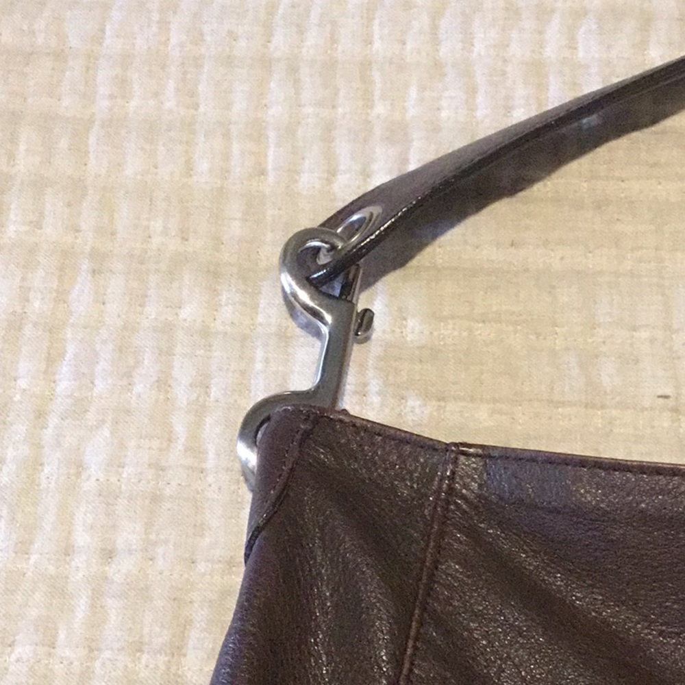 Garnet Hill Leather Hobo bag 17” x14”x5” 22” clip on strap good used condition - Picture 3 of 6